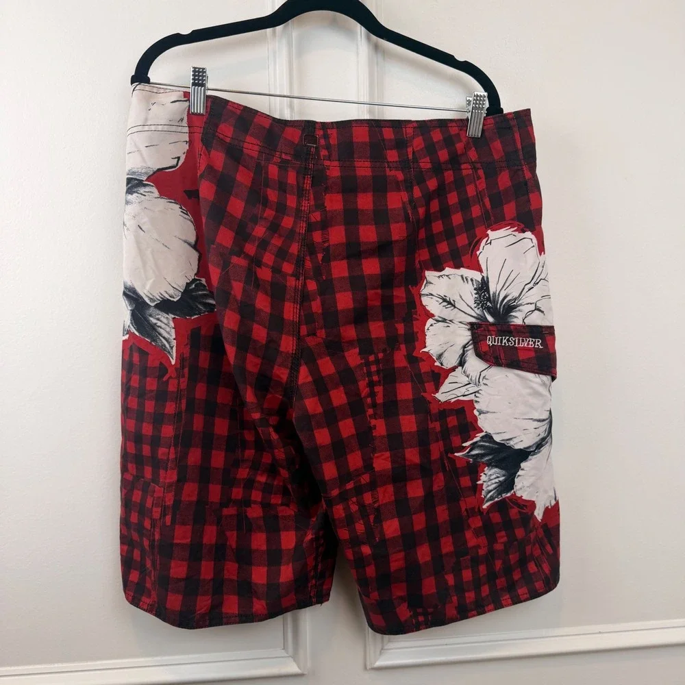 Quiksilver Mens Red Black Buffalo Plaid Hibiscus Floral Board Shorts 36 H101031